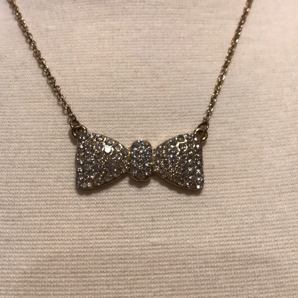 Jewelry - Fun Bow necklace in gold